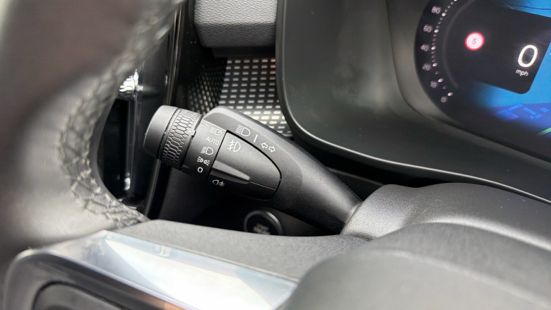 Volvo XC40 2.0 B3P Plus Black Edition 5dr Auto Petrol Estate